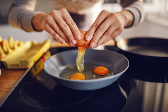 woman-eggs-protein.jpg