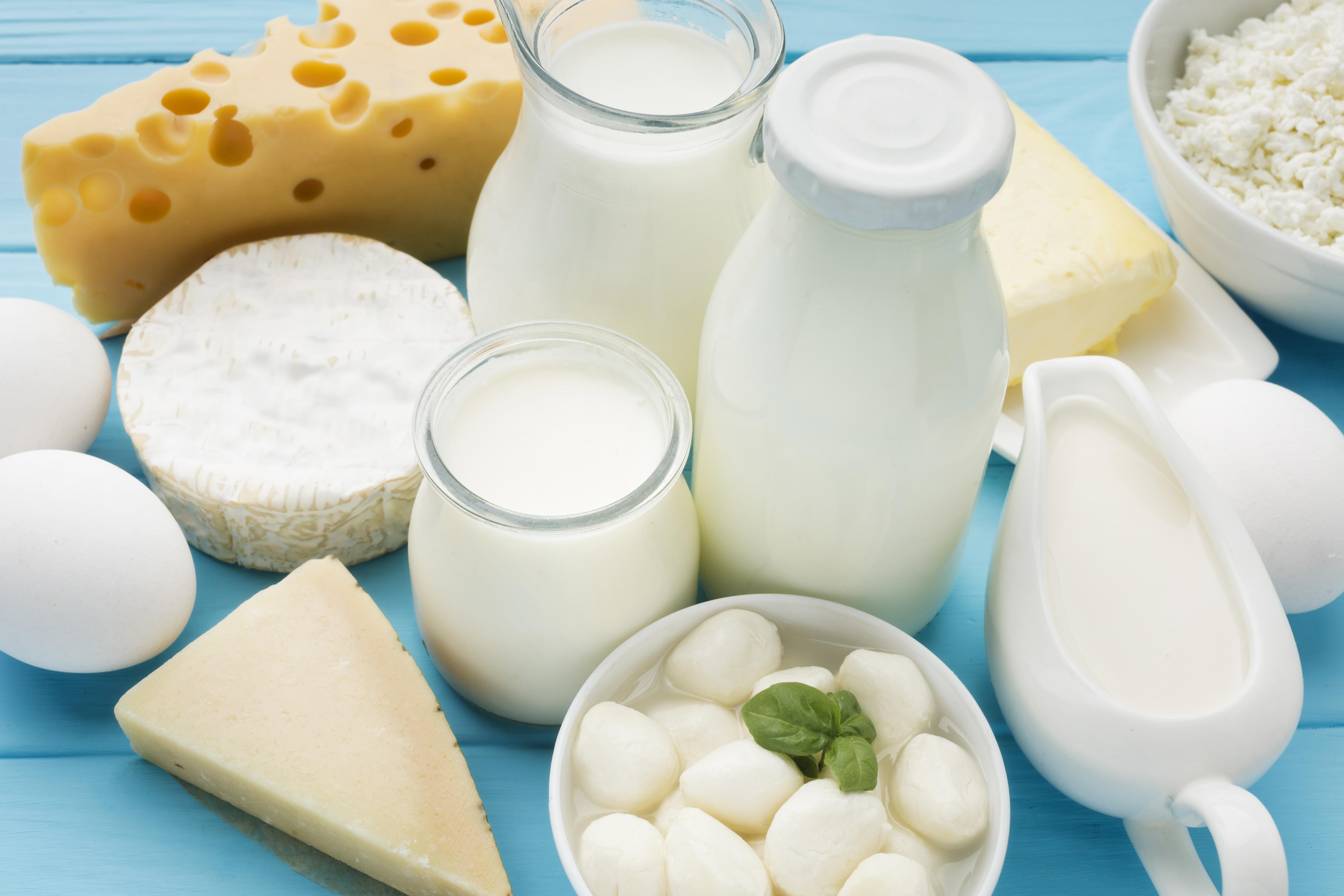 close-up-organic-milk-with-gourmet-cheese.jpg